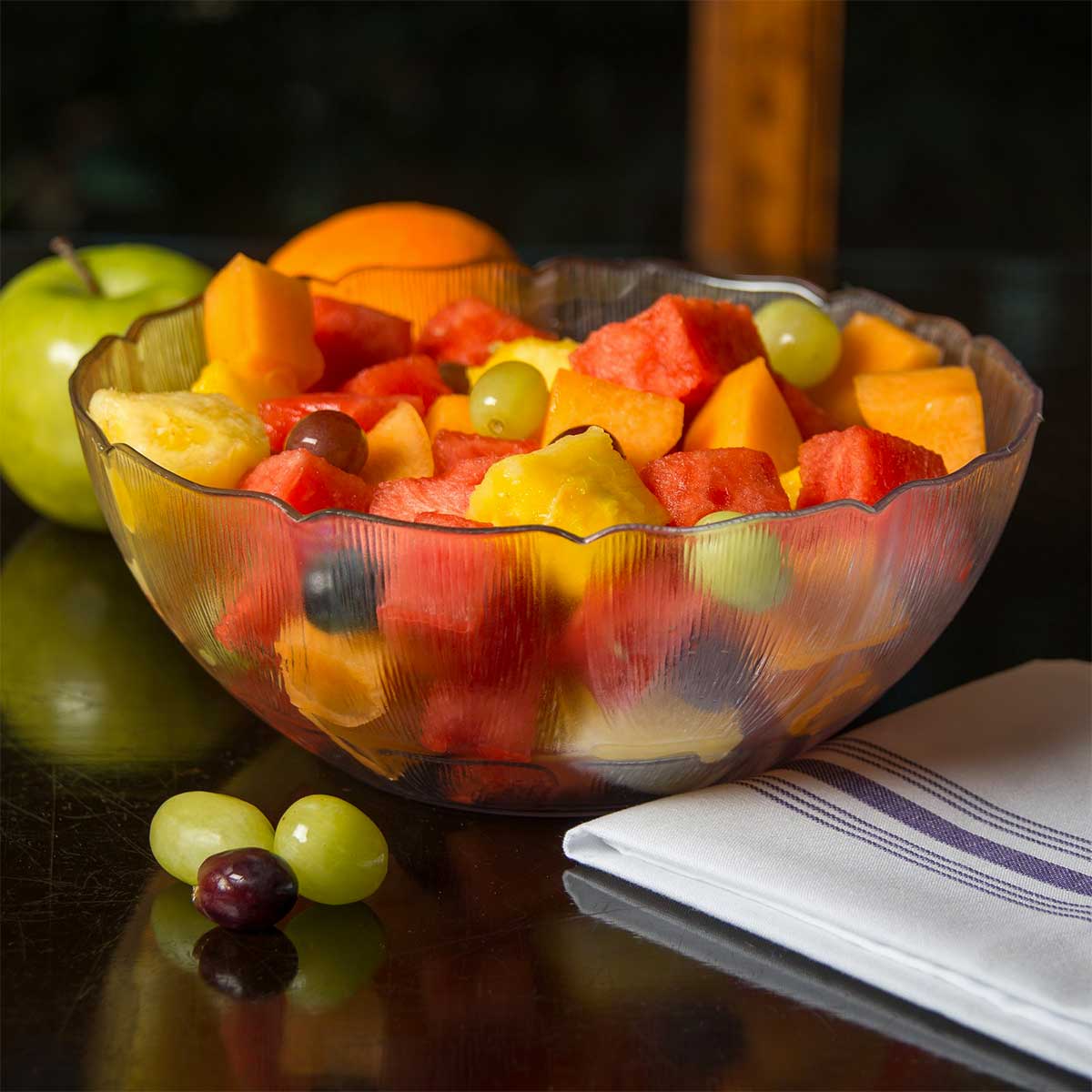 Carlisle 690907 Petal Mist Bowl, Clear, 2.4 qt.